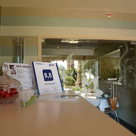 Laurus Hotel 2*