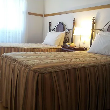 Laurus Hotel 2*