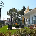 Laurus Ξενοδοχείο 2*