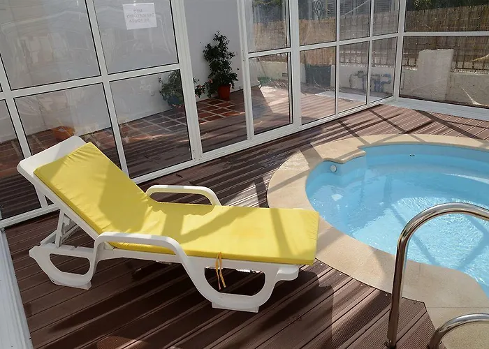 Laurus Hotel