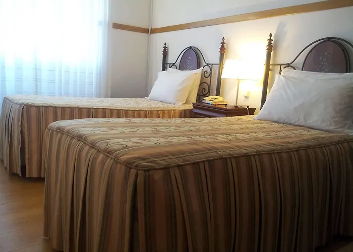 Laurus Hotel 2*