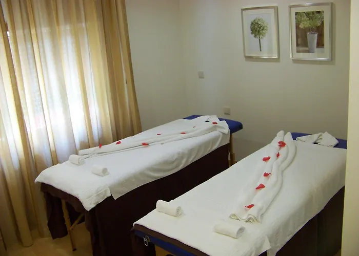 Laurus Hotel 2*